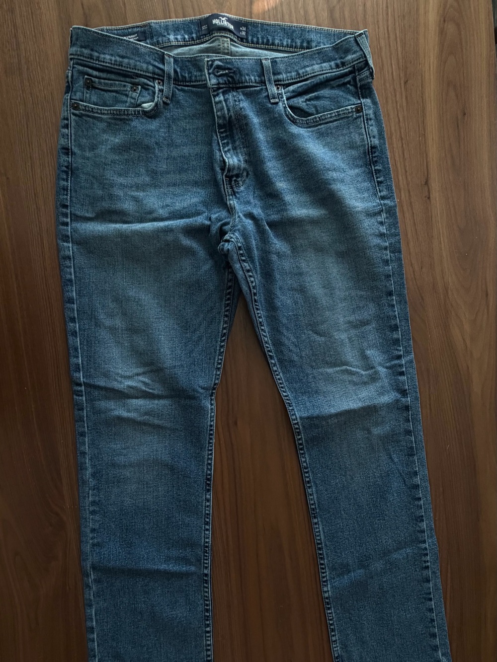 Slim Straight Men's Jeans in Dark Blue Wash - Hollister